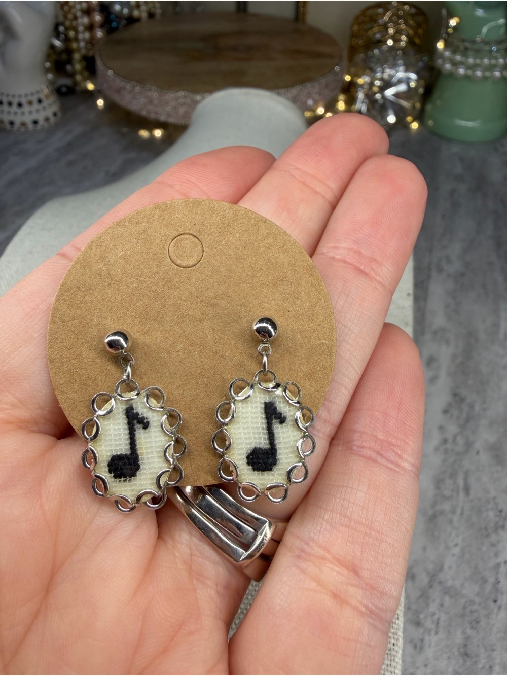 Vintage Cross-Stitch Music Note Earrings Silver Tone Pierced Dangle Musical - Picture 3 of 3